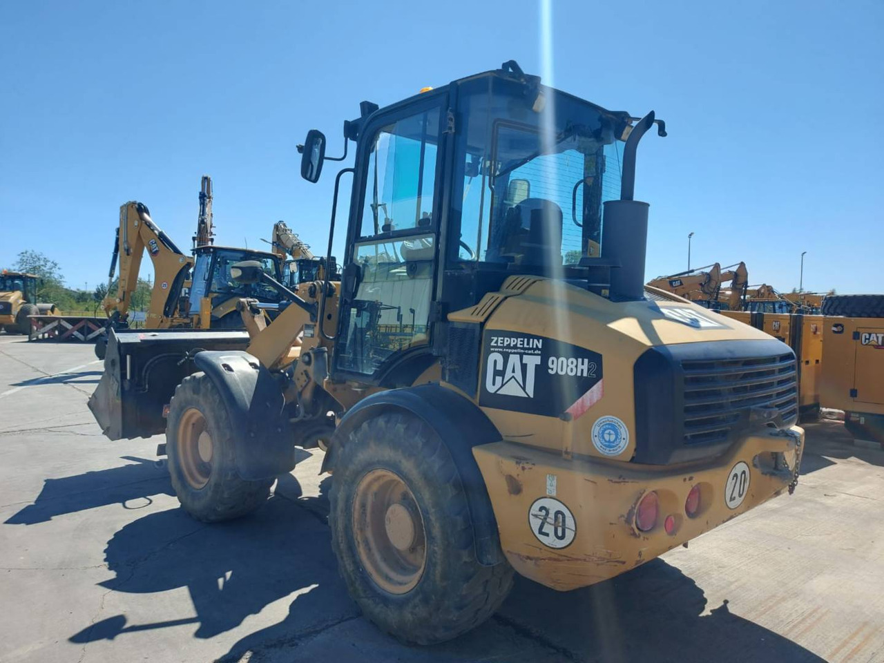 Wheel loader CAT 908H2