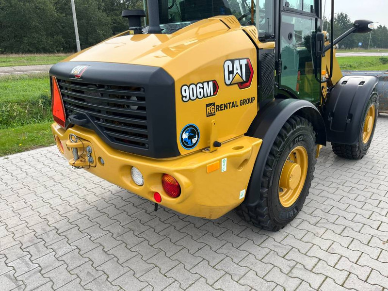 Wheel loader Cat 906M