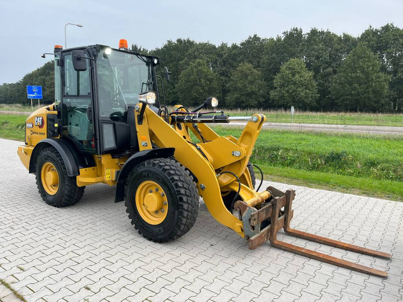 Wheel loader Cat 906M