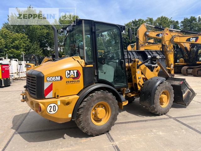 Wheel loader Cat 906M