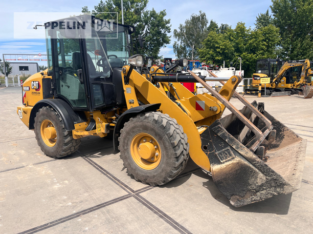 Wheel loader Cat 906M