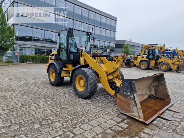 Wheel loader Cat 908M