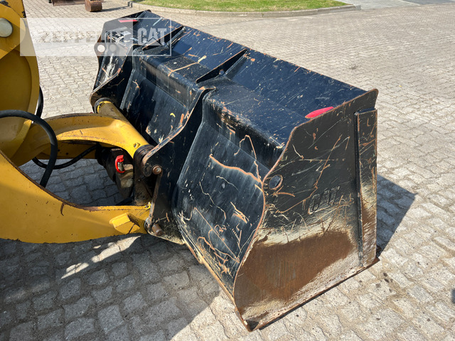 Wheel loader Cat 908M