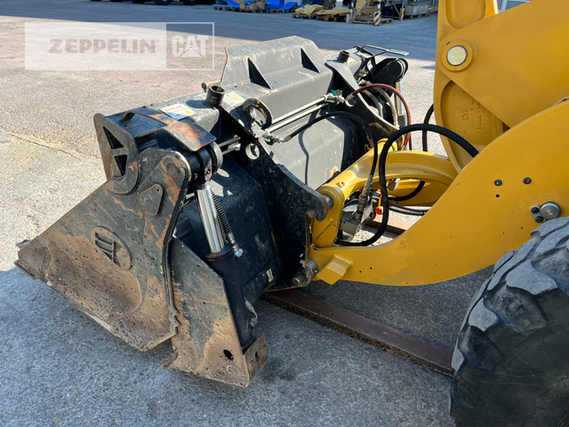 Wheel loader Cat 908M