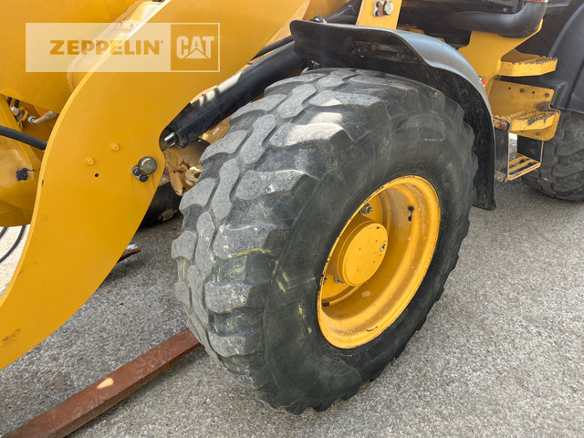 Wheel loader Cat 908M