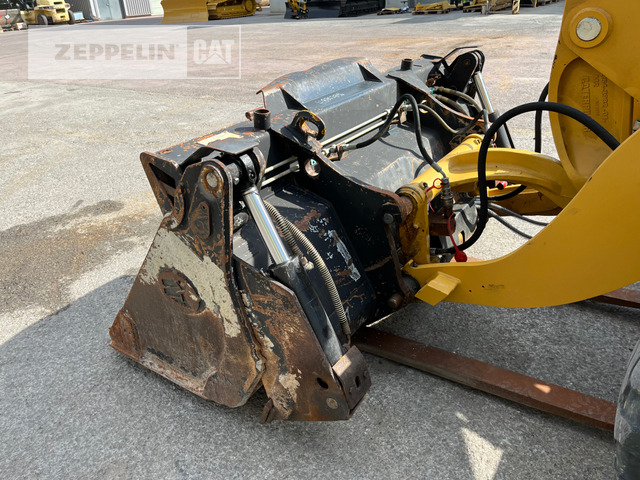 Wheel loader Cat 908M