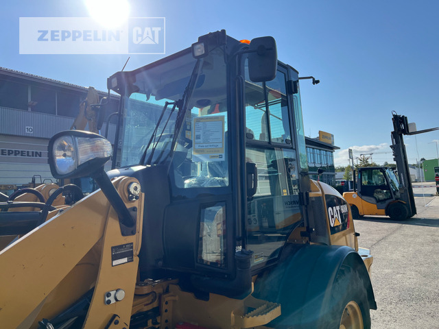 Wheel loader Cat 908M