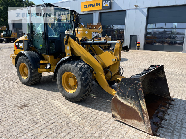 Wheel loader Cat 908M