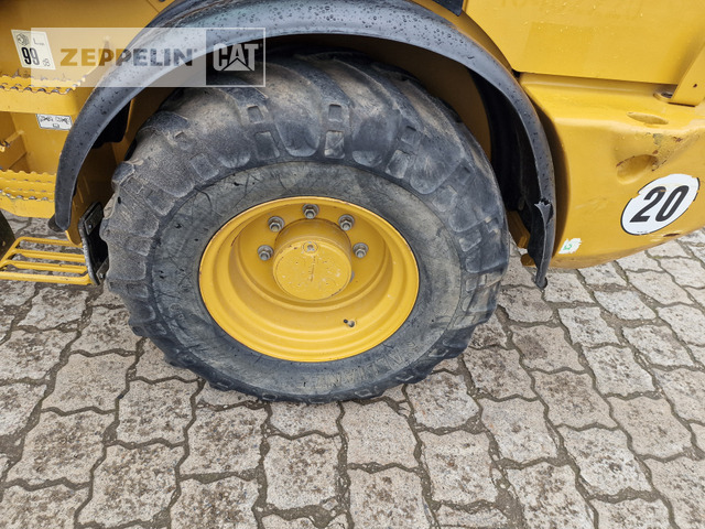 Wheel loader Cat 908M