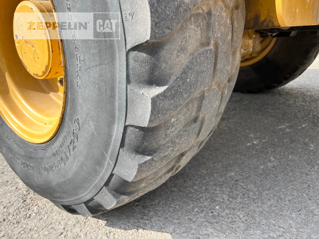 Wheel loader Cat 908M