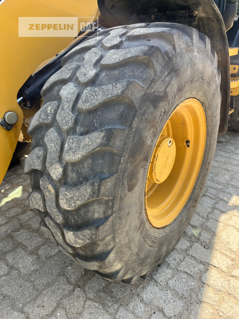 Wheel loader Cat 908M