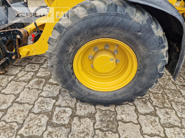 Wheel loader Cat 908M