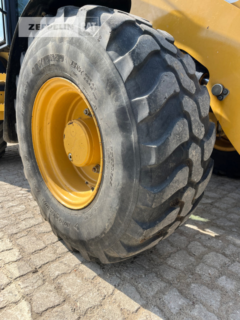 Wheel loader Cat 908M