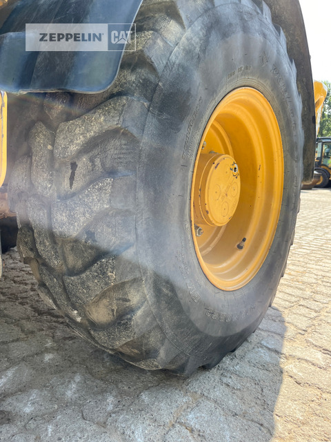 Wheel loader Cat 908M