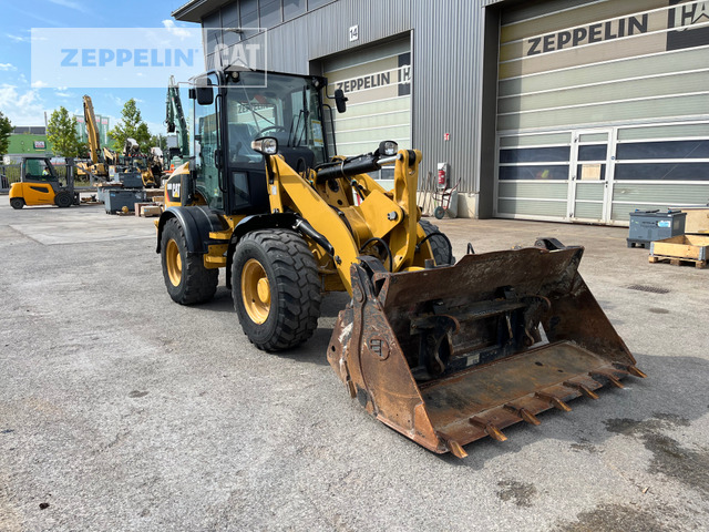 Wheel loader Cat 908M