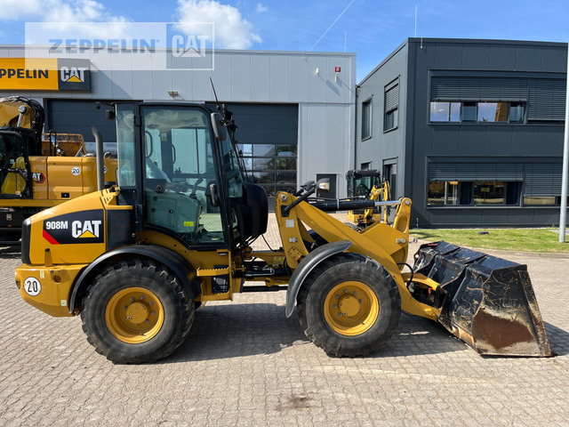 Wheel loader Cat 908M