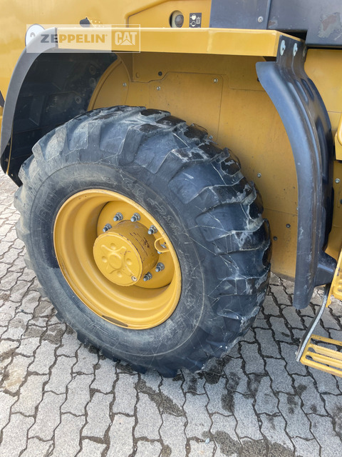 Wheel loader Cat 918M