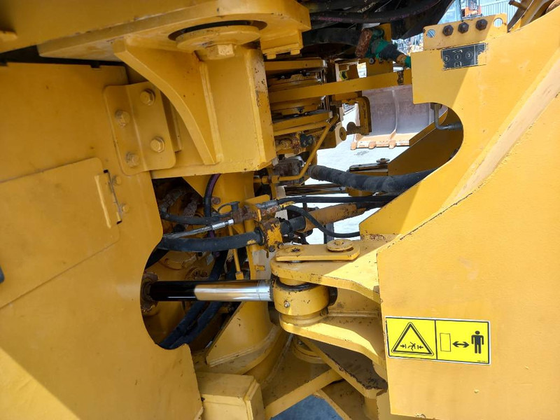 Wheel loader Cat 966 H (Abu Dhabi)