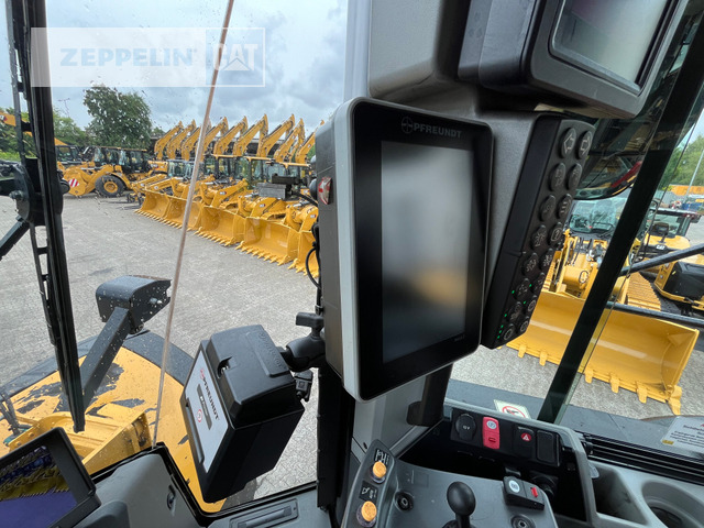 Wheel loader Cat 982M