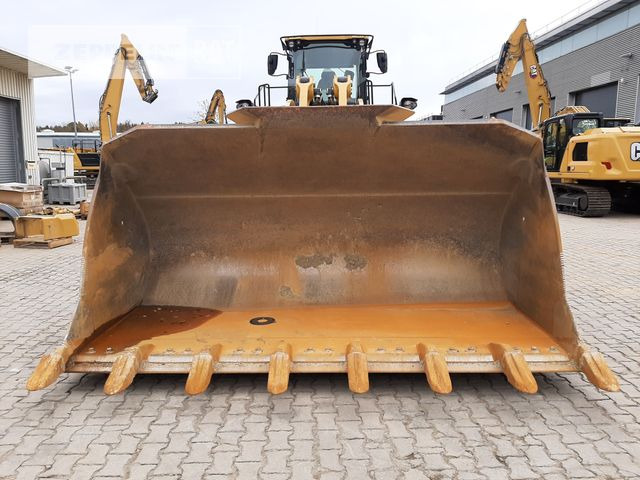 Wheel loader Cat 982M