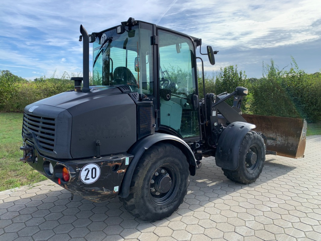 Wheel loader Caterpillar 906M