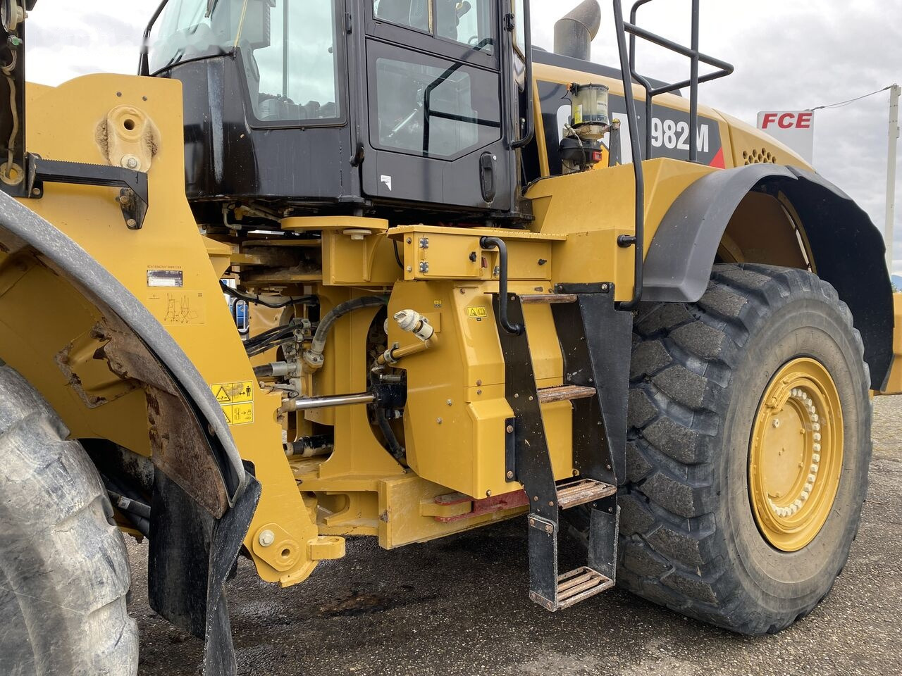 Wheel loader Caterpillar 982M 1er Main Certificat CE