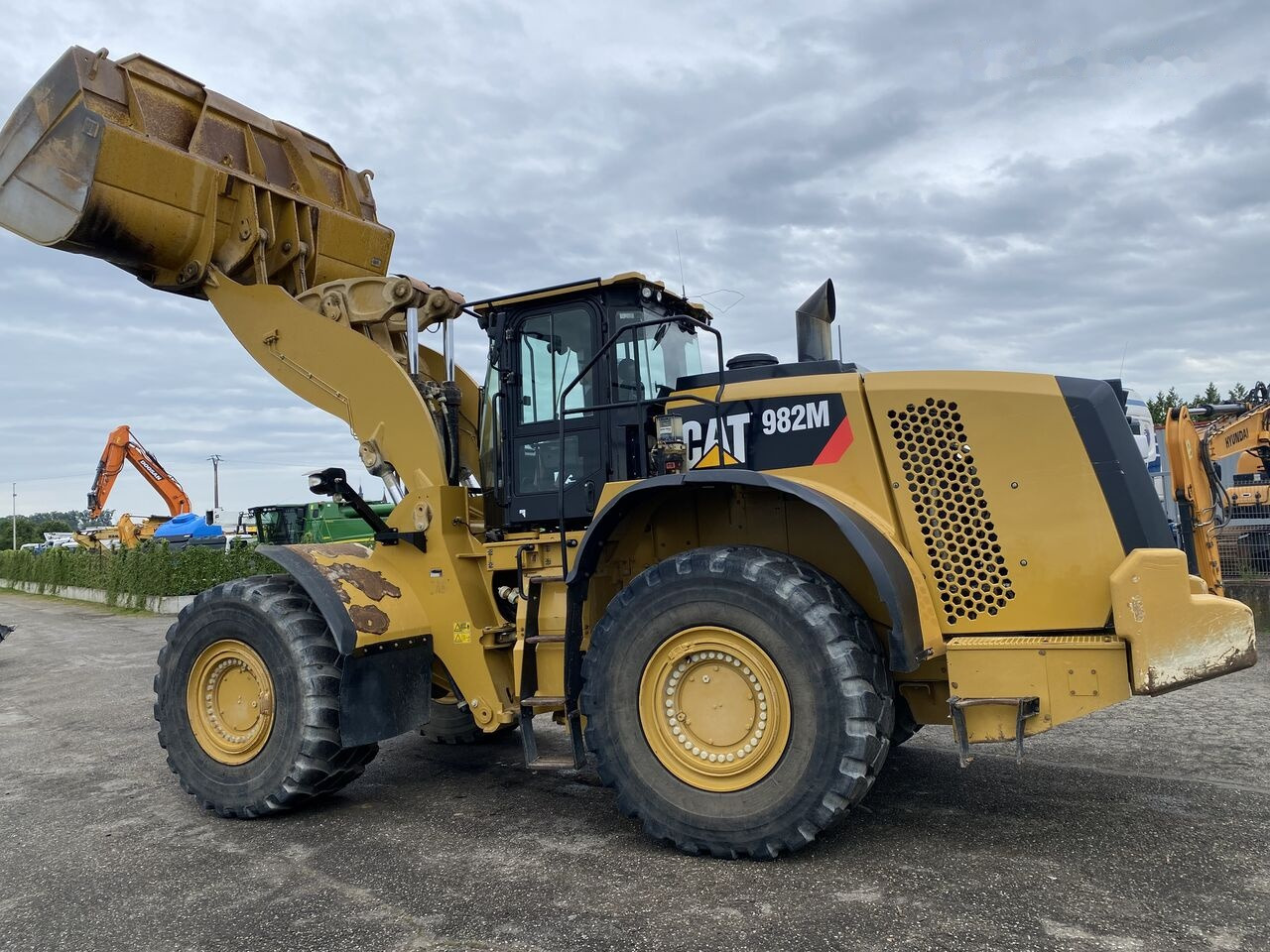 Wheel loader Caterpillar 982M 1er Main Certificat CE