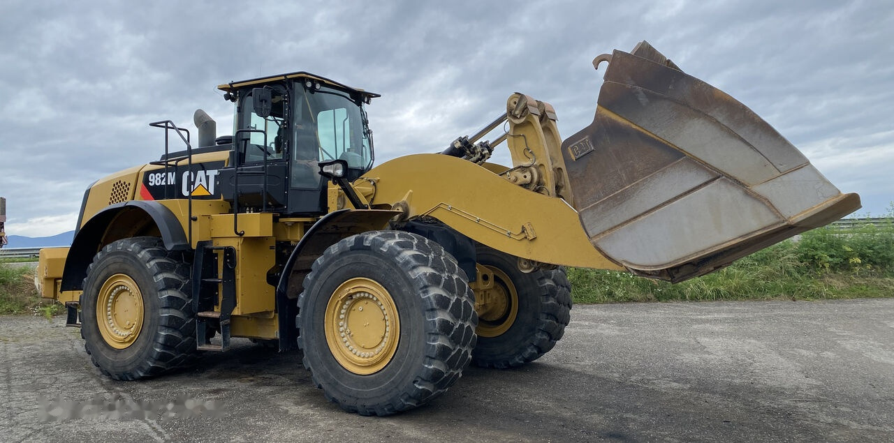 Wheel loader Caterpillar 982M 1er Main Certificat CE