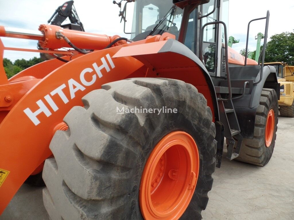 Wheel loader Hitachi ZW220