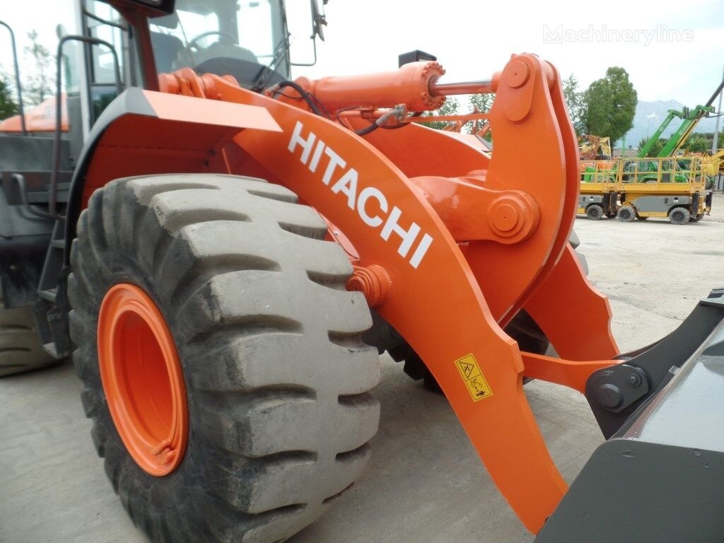 Wheel loader Hitachi ZW220