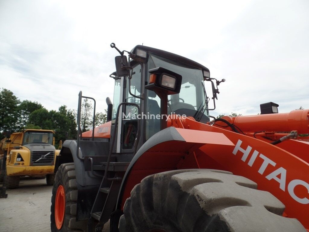 Wheel loader Hitachi ZW220