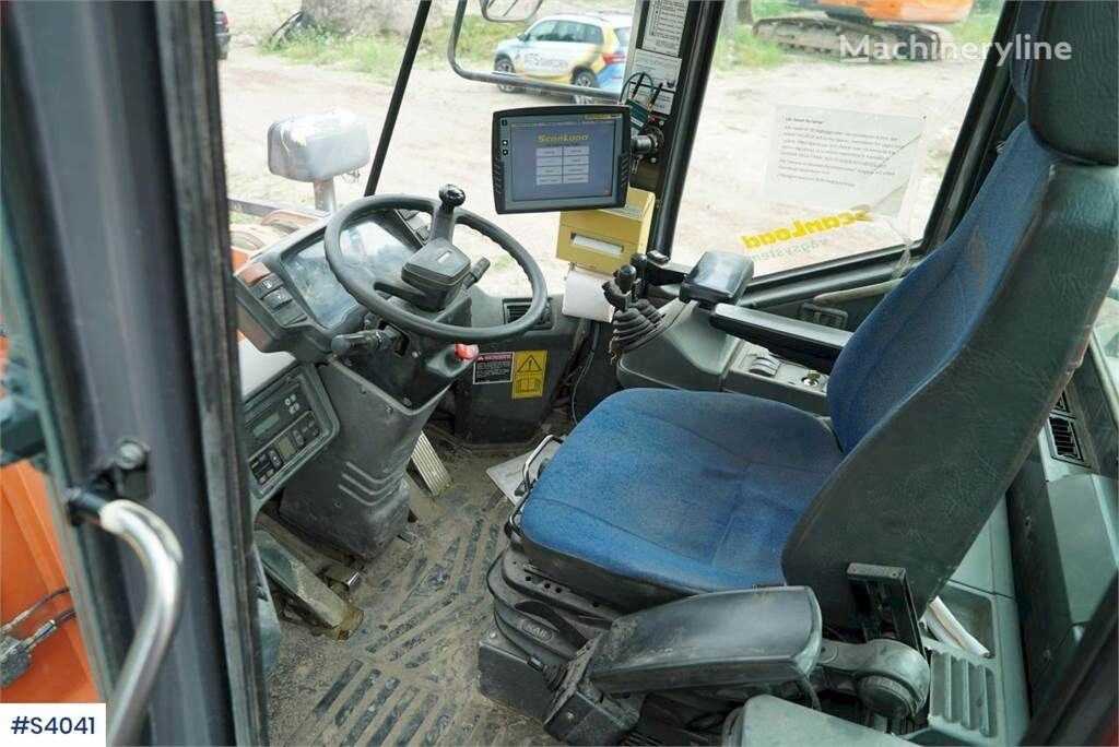 Wheel loader Hitachi ZW330 with Bucket