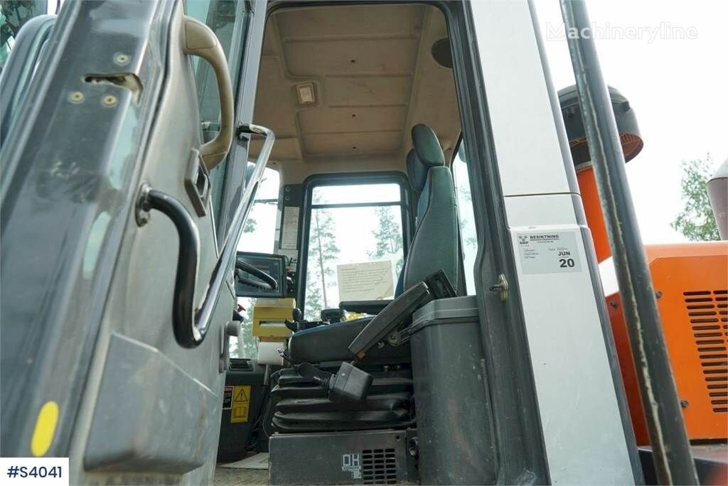 Wheel loader Hitachi ZW330 with Bucket