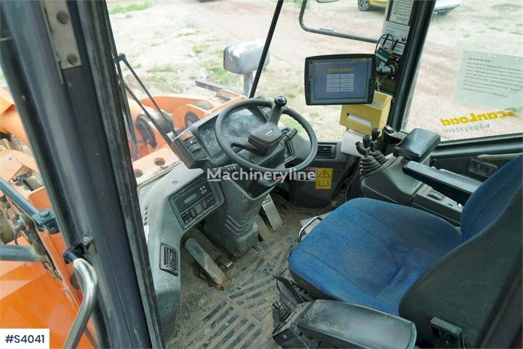 Wheel loader Hitachi ZW330 with Bucket