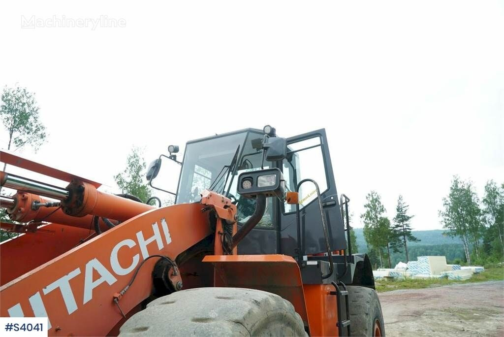 Wheel loader Hitachi ZW330 with Bucket