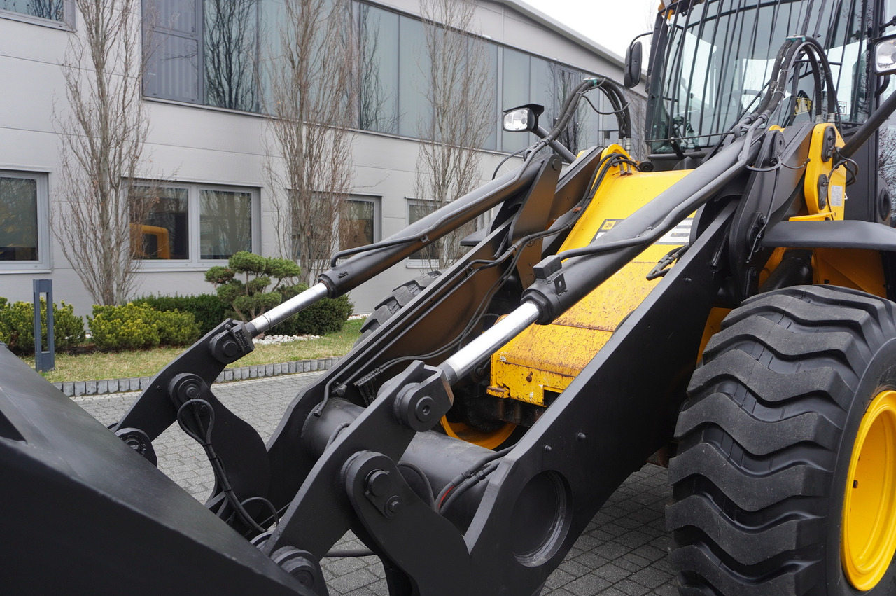 Wheel loader JCB 437 HT T4 / Long reach / 17t