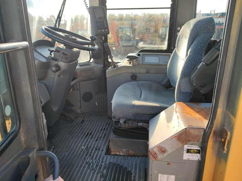 Wheel loader Komatsu WA270-3