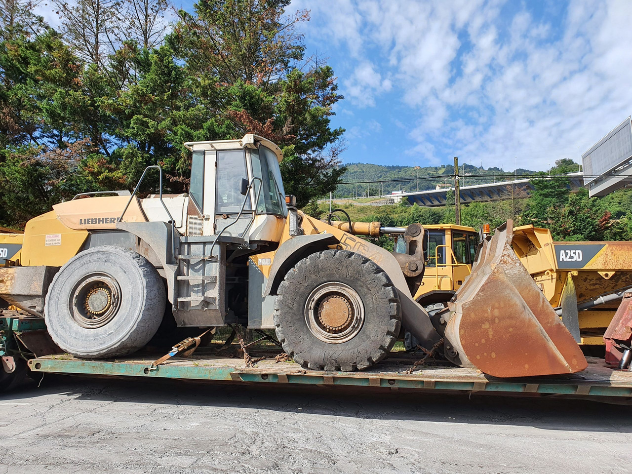 Wheel loader LIEBHERR L564 (1999)