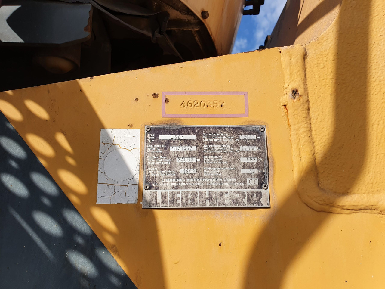 Wheel loader LIEBHERR L564 (1999)