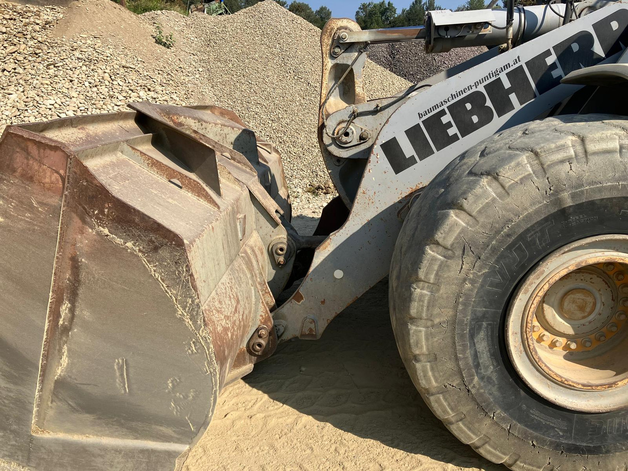 Wheel loader LIEBHERR L 566