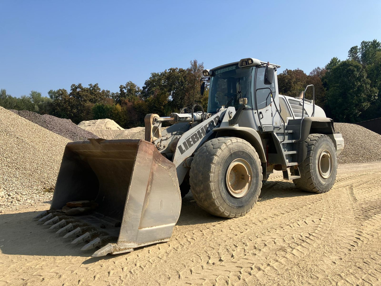 Wheel loader LIEBHERR L 566