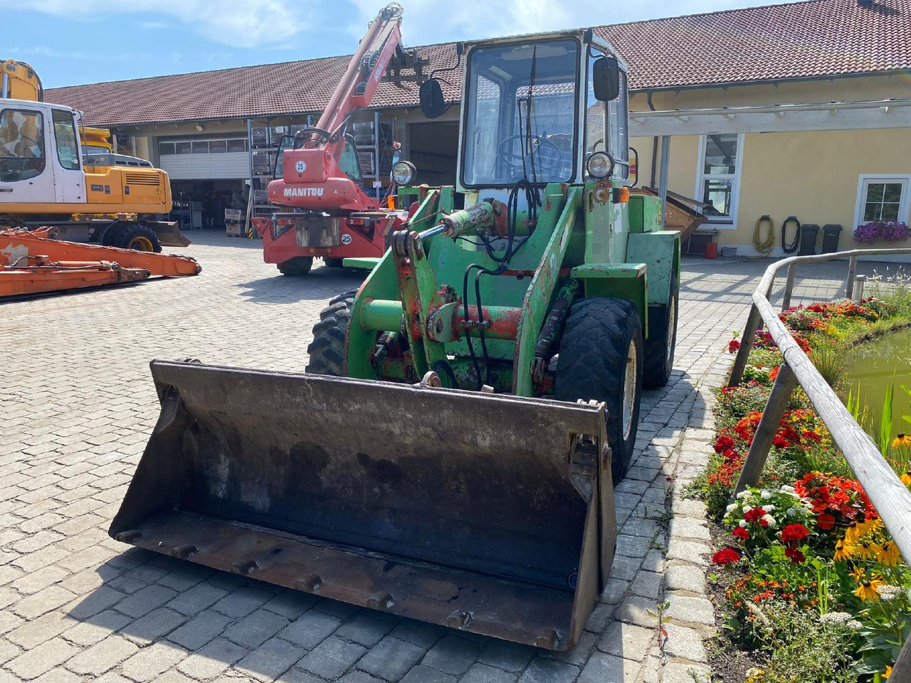 Wheel loader O&amp;K L 8