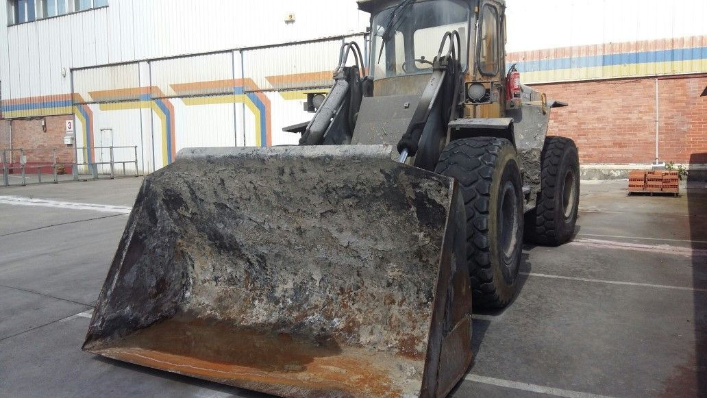 Wheel loader PALA CARGADORA VOLVO L90