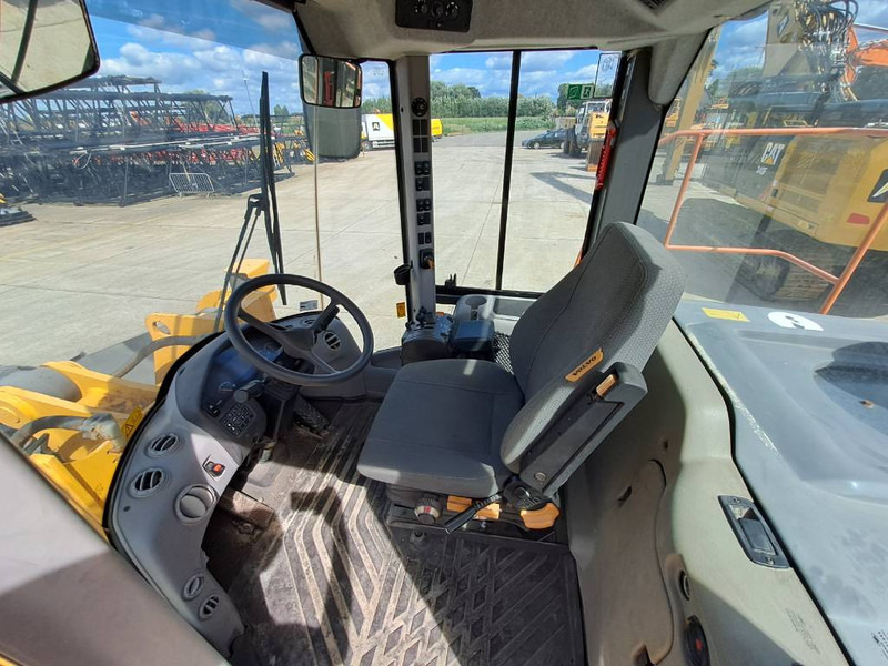 Wheel loader Volvo L105