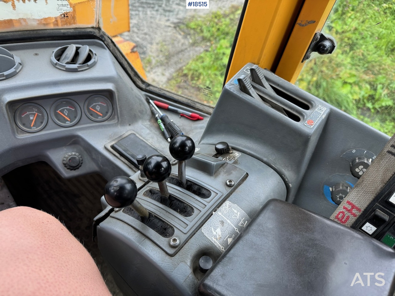 Wheel loader Volvo L90B