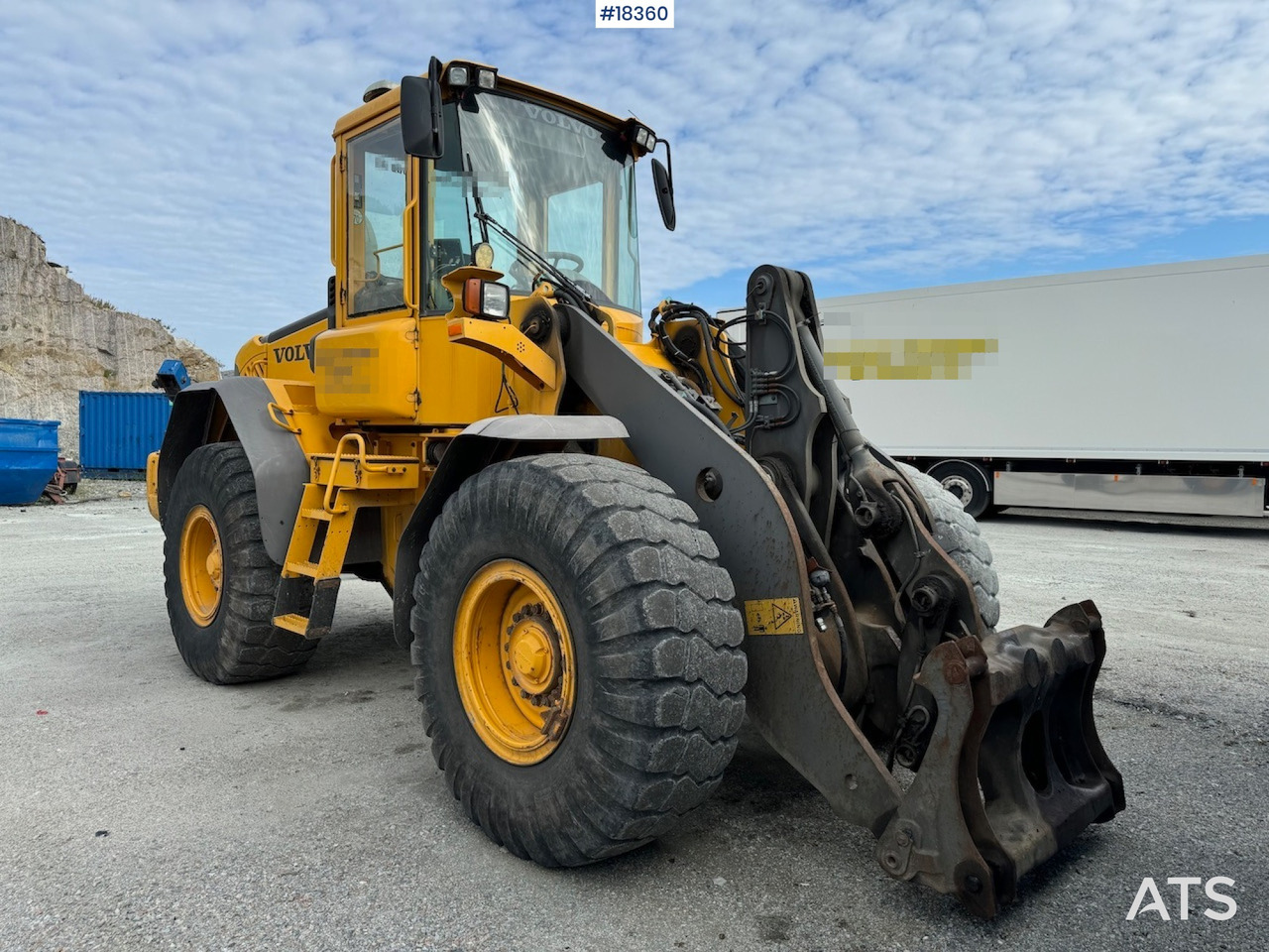 Wheel loader Volvo L90E