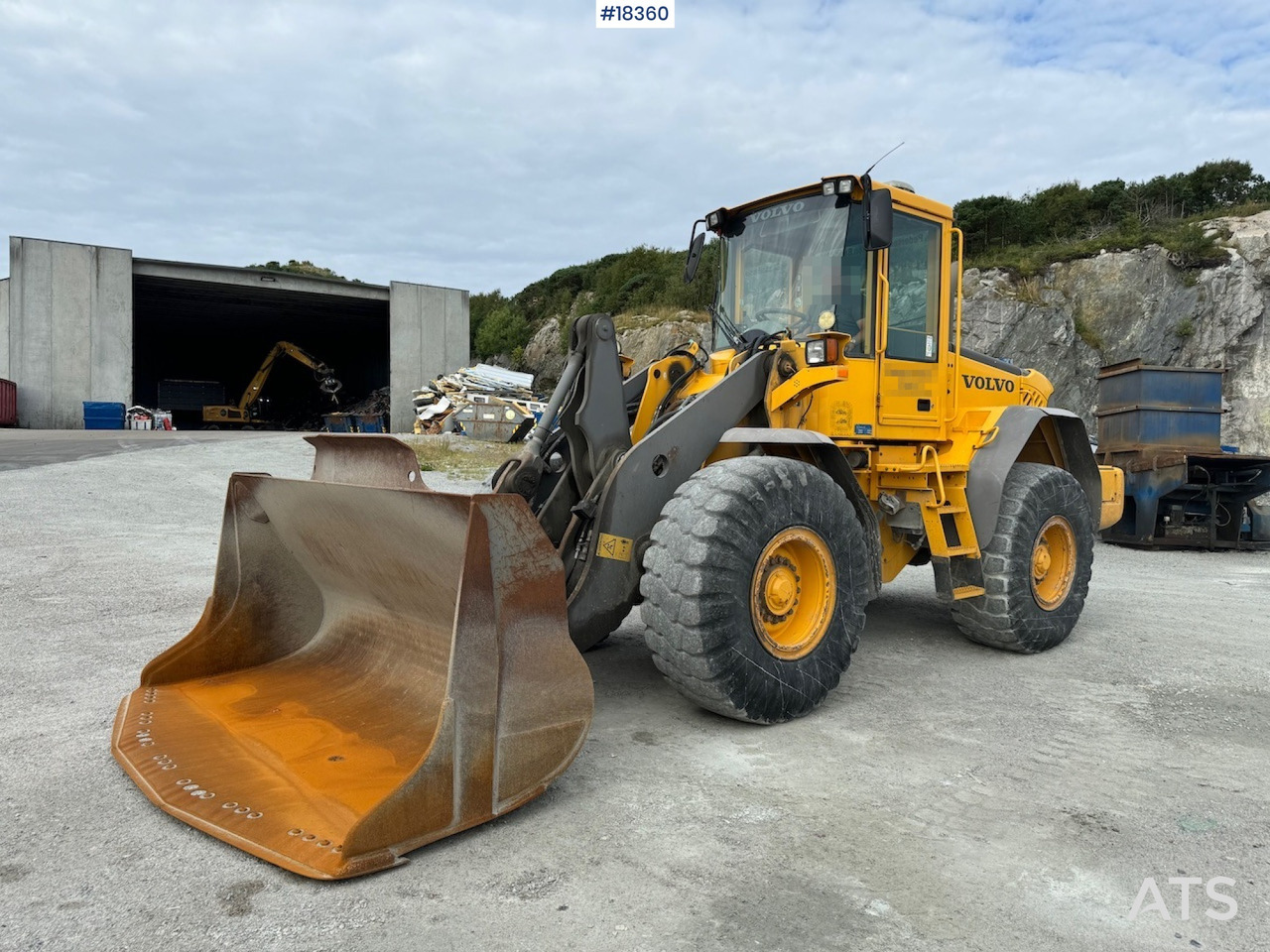 Wheel loader Volvo L90E