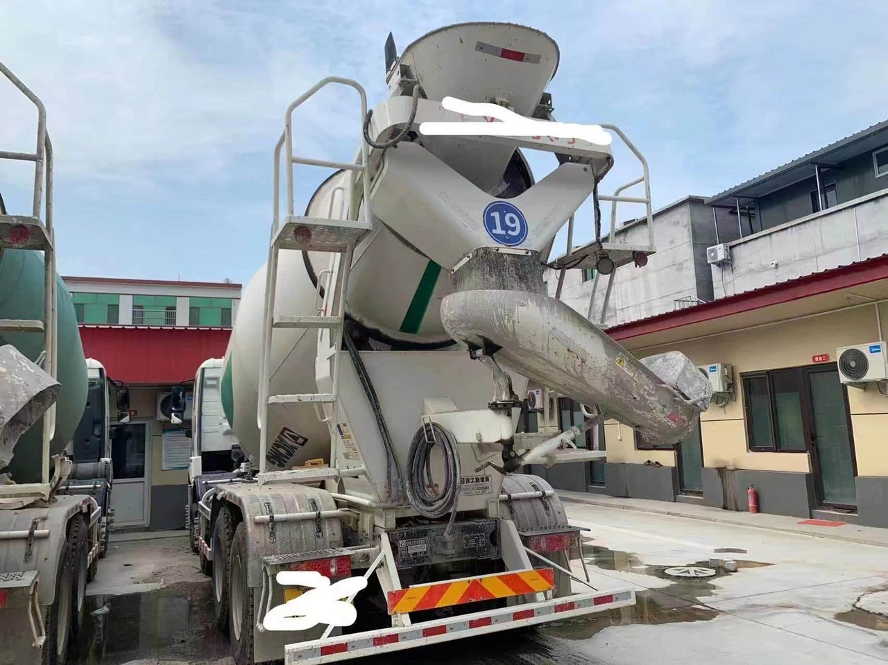 XCMG Schwing SLM4 Small Self Loading Concrete Mixer Truck for Sale