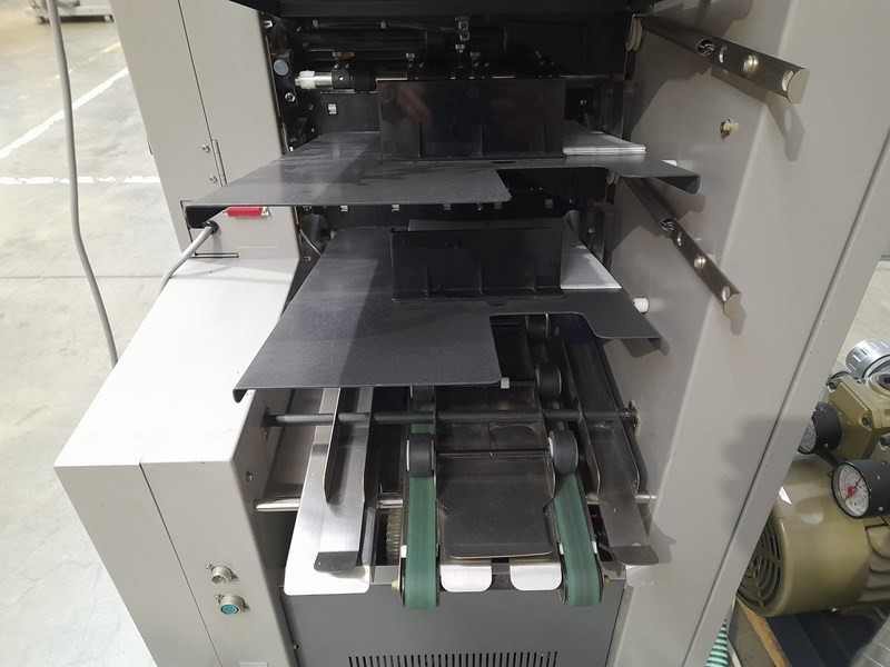 Printing machinery Horizon MC-80 a | collator | 8 stations | 1996: picture 8