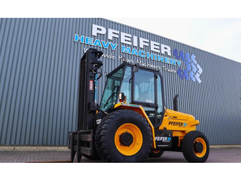 Rough terrain forklift JCB